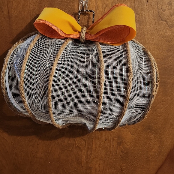 Pumpkin wreath with lights - Picture 6 of 6